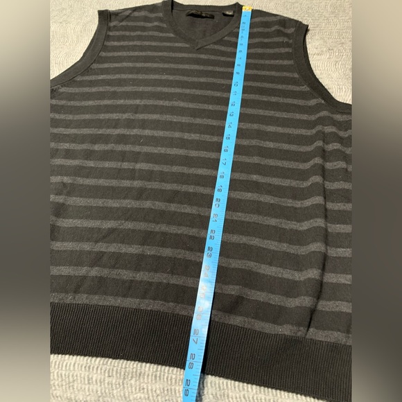 3/$20 Men’s AXIST Striped Black & Gray Sleeveless Sweater Vest Size EXTRA LARGE - Picture 7 of 8